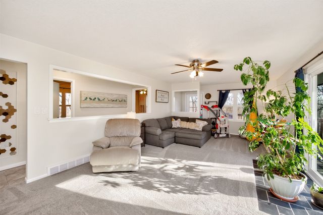 1320 E 40th Street, Des Moines, IA 50317