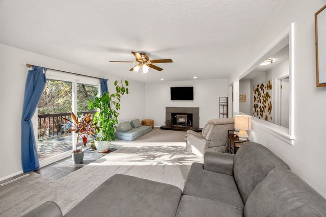 1320 E 40th Street, Des Moines, IA 50317