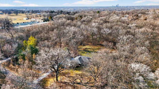 1320 E 40th Street, Des Moines, IA 50317