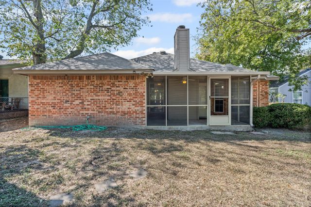 321 Meadow Park Drive, White Settlement, TX 76108