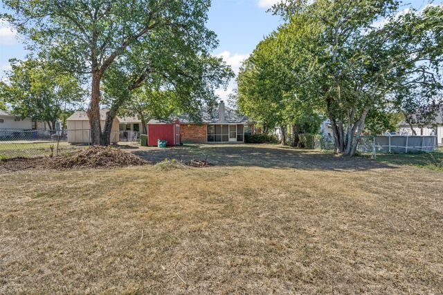 321 Meadow Park Drive, White Settlement, TX 76108