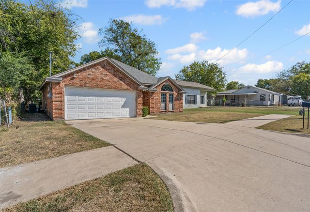 321 Meadow Park Drive, White Settlement, TX 76108