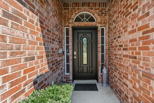 321 Meadow Park Drive, White Settlement, TX 76108