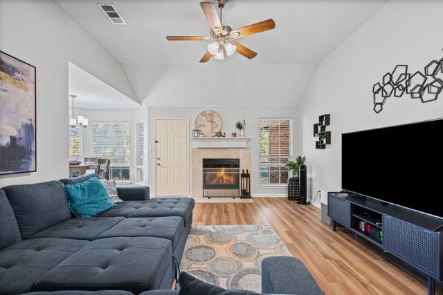 321 Meadow Park Drive, White Settlement, TX 76108