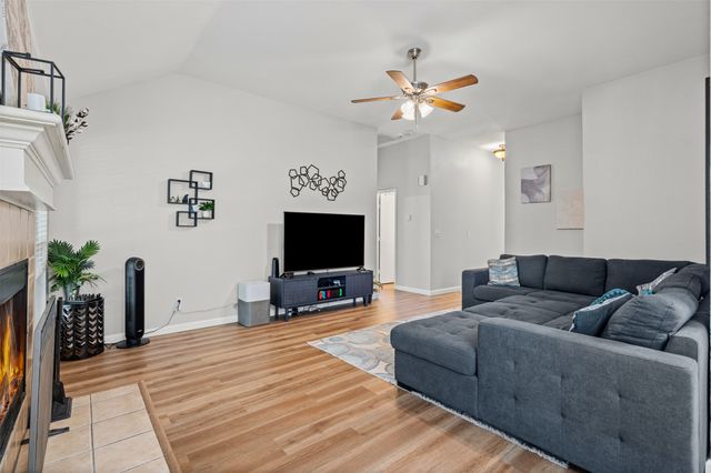 321 Meadow Park Drive, White Settlement, TX 76108