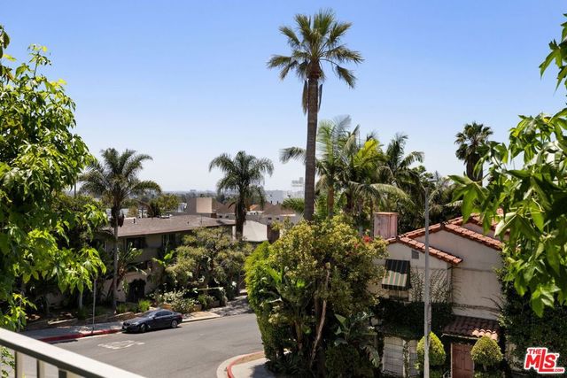 8455 Fountain Avenue 301, West Hollywood, CA 90069