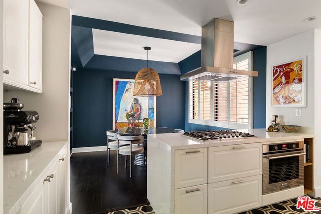 8455 Fountain Avenue 301, West Hollywood, CA 90069
