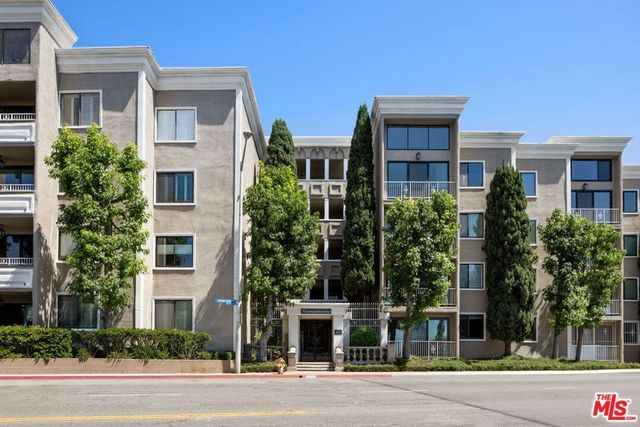 8455 Fountain Avenue 301, West Hollywood, CA 90069