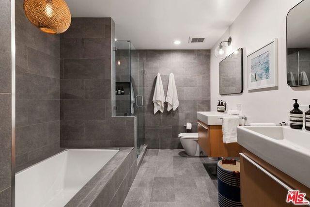 8455 Fountain Avenue 301, West Hollywood, CA 90069