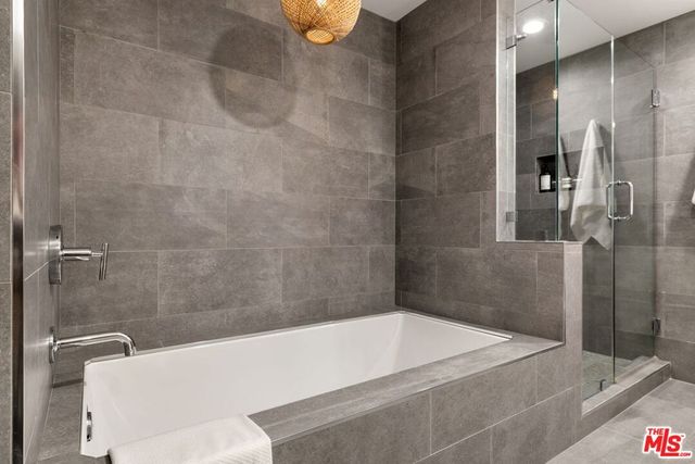 8455 Fountain Avenue 301, West Hollywood, CA 90069