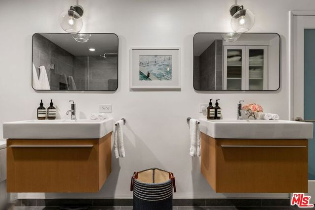 8455 Fountain Avenue 301, West Hollywood, CA 90069