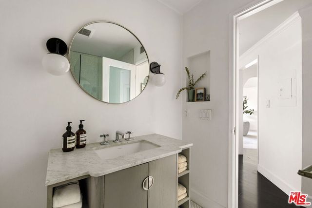 8455 Fountain Avenue 301, West Hollywood, CA 90069