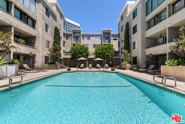 8455 Fountain Avenue 301, West Hollywood, CA 90069