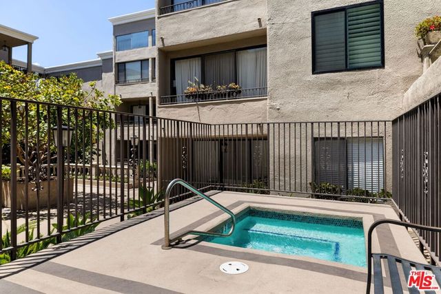 8455 Fountain Avenue 301, West Hollywood, CA 90069