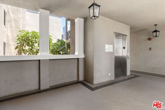 8455 Fountain Avenue 301, West Hollywood, CA 90069