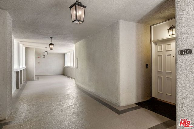 8455 Fountain Avenue 301, West Hollywood, CA 90069