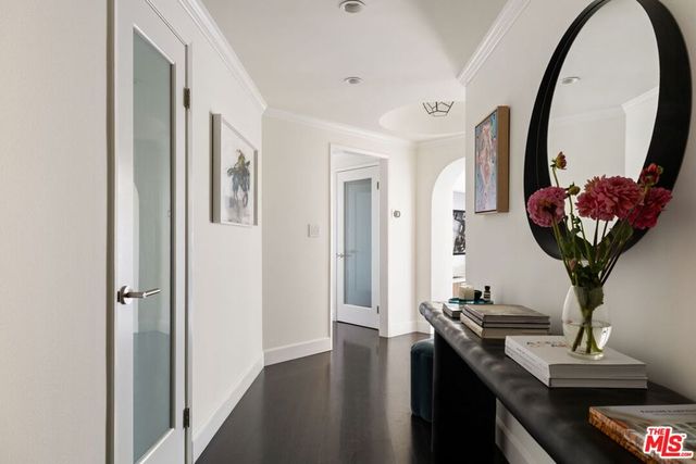 8455 Fountain Avenue 301, West Hollywood, CA 90069