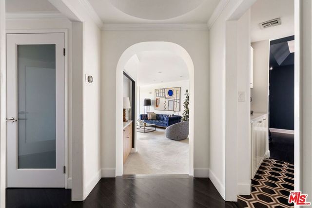 8455 Fountain Avenue 301, West Hollywood, CA 90069