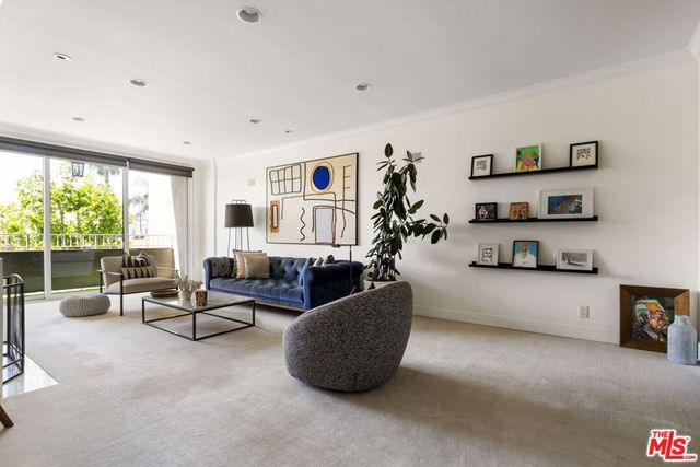 8455 Fountain Avenue 301, West Hollywood, CA 90069