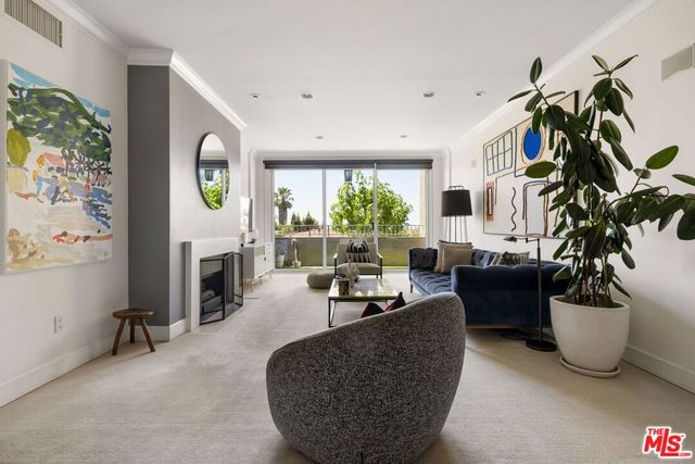 8455 Fountain Avenue 301, West Hollywood, CA 90069