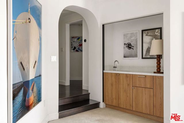 8455 Fountain Avenue 301, West Hollywood, CA 90069