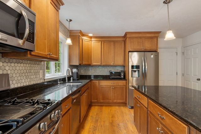 82 Lawrence Street, Pepperell, MA 01463