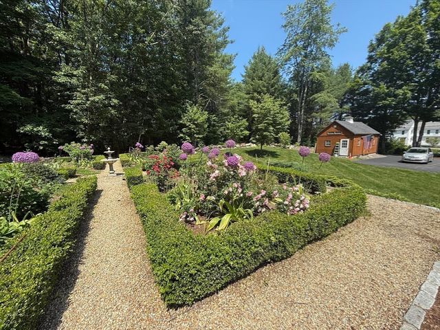 82 Lawrence Street, Pepperell, MA 01463