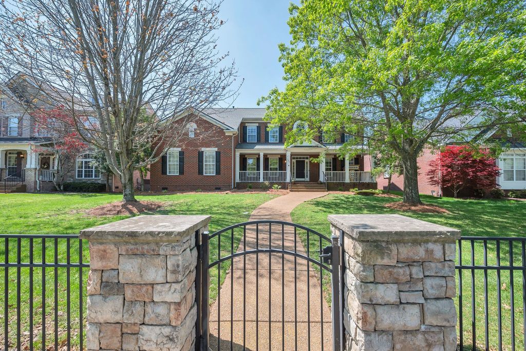 3061 Oxford Glen Dr, Franklin, TN 37067
