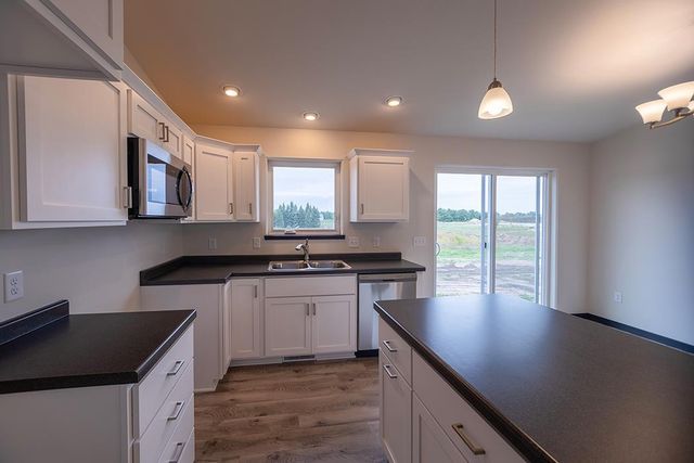 595 STILL WATERS LANE, Plover, WI 54467