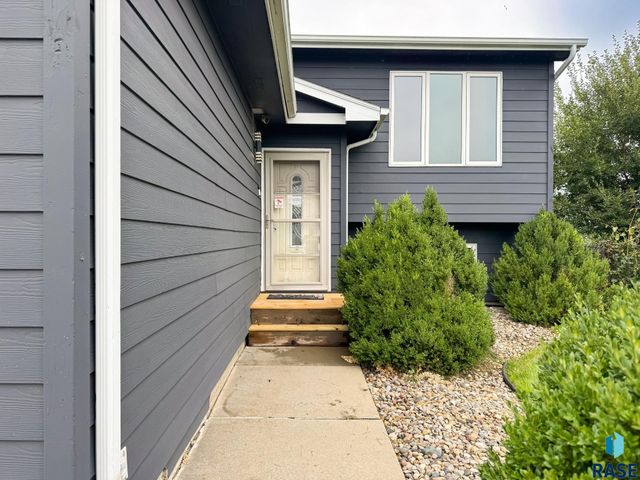 832 S Wheatland Ave Avenue, Sioux Falls, SD 57106