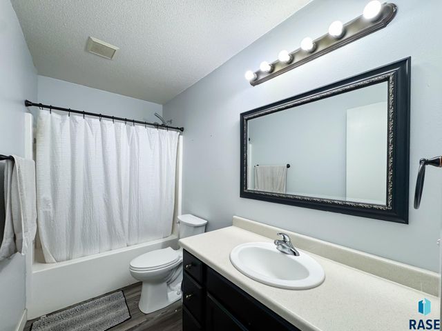 832 S Wheatland Ave Avenue, Sioux Falls, SD 57106
