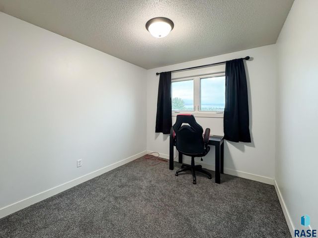 832 S Wheatland Ave Avenue, Sioux Falls, SD 57106