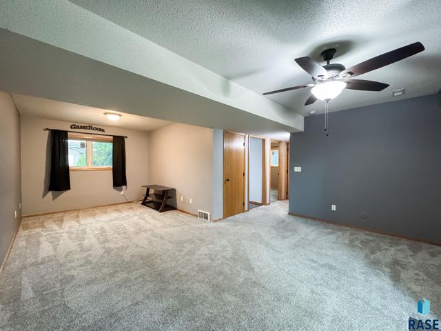 832 S Wheatland Ave Avenue, Sioux Falls, SD 57106