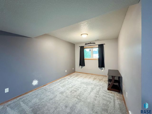 832 S Wheatland Ave Avenue, Sioux Falls, SD 57106