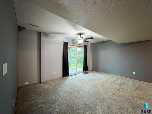 832 S Wheatland Ave Avenue, Sioux Falls, SD 57106
