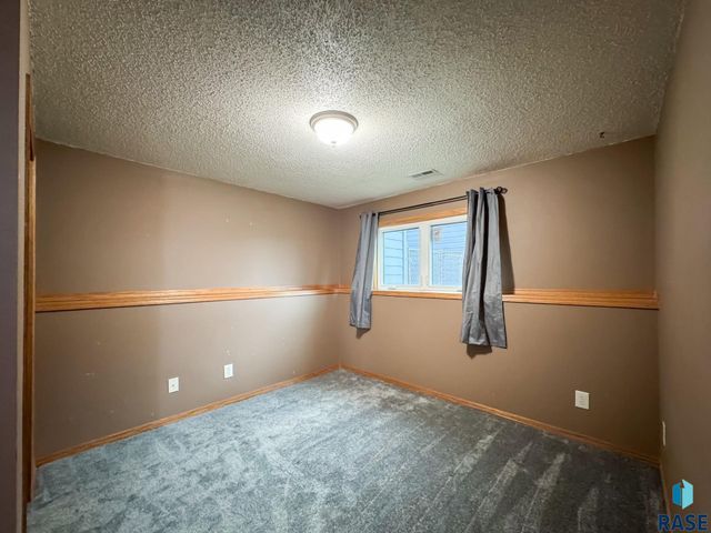 832 S Wheatland Ave Avenue, Sioux Falls, SD 57106