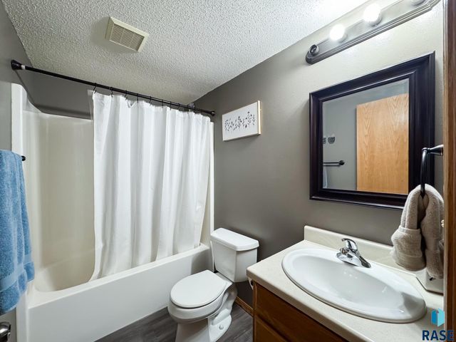 832 S Wheatland Ave Avenue, Sioux Falls, SD 57106