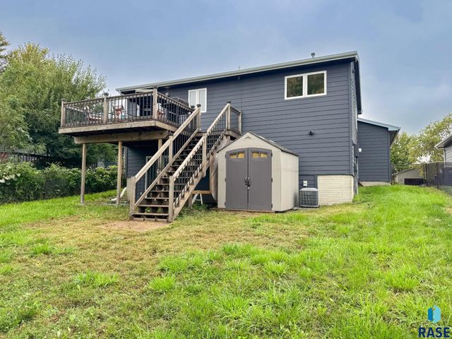 832 S Wheatland Ave Avenue, Sioux Falls, SD 57106