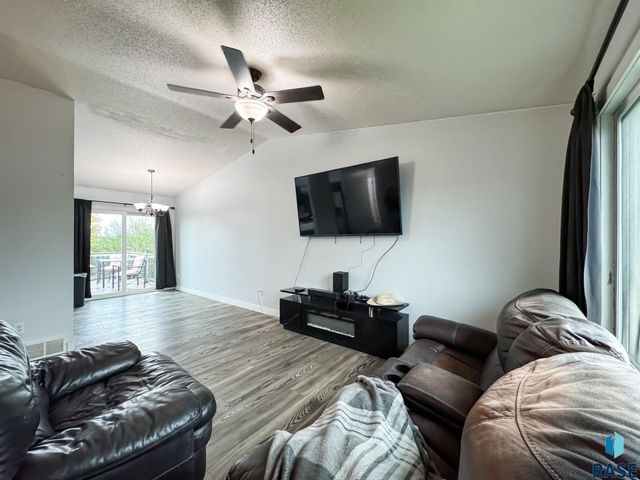 832 S Wheatland Ave Avenue, Sioux Falls, SD 57106