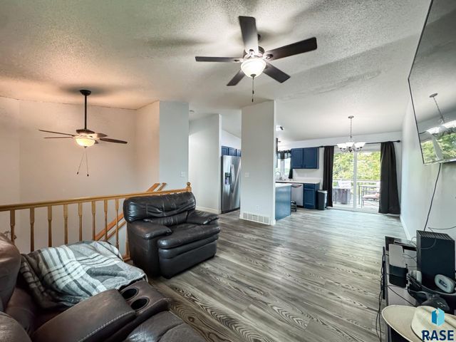 832 S Wheatland Ave Avenue, Sioux Falls, SD 57106