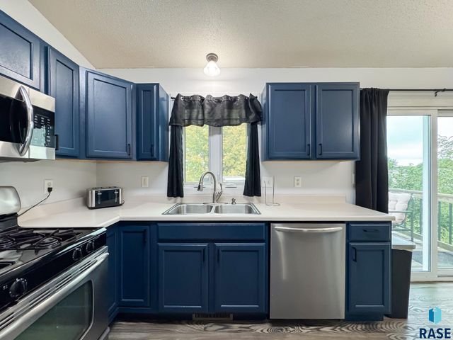 832 S Wheatland Ave Avenue, Sioux Falls, SD 57106
