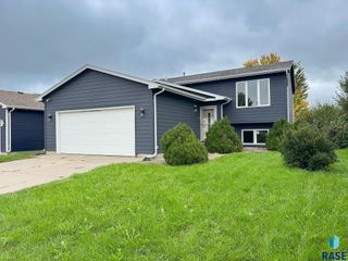 832 S Wheatland Ave Avenue, Sioux Falls, SD 57106
