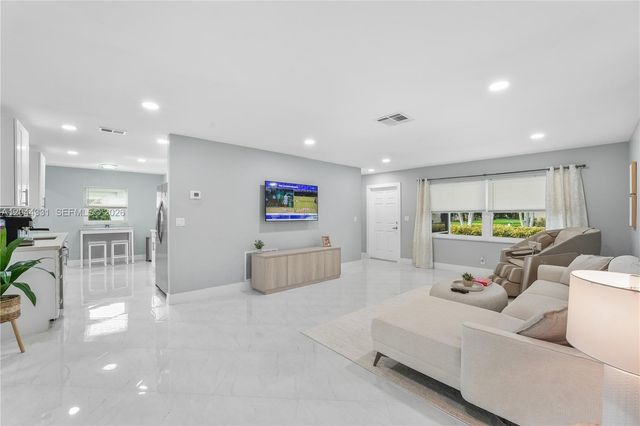 14307 Amapola Dr, Delray Beach, FL 33484