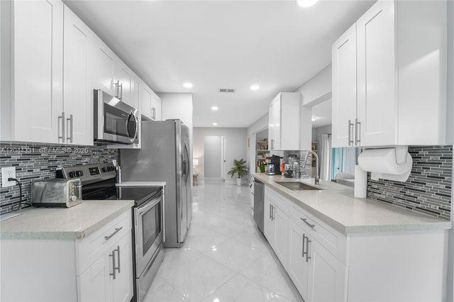 14307 Amapola Dr, Delray Beach, FL 33484