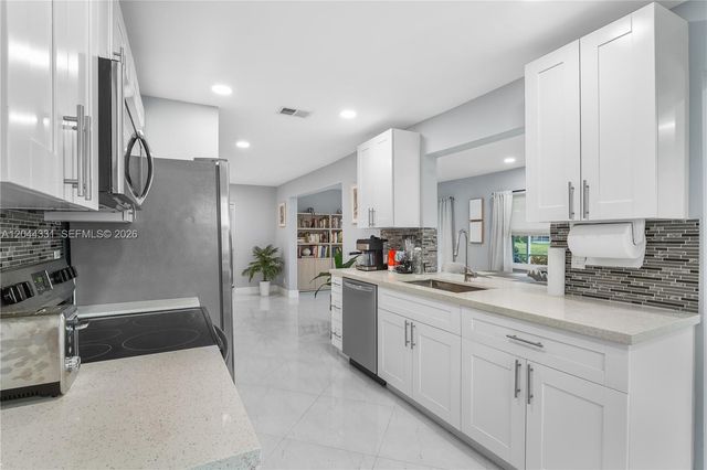 14307 Amapola Dr, Delray Beach, FL 33484