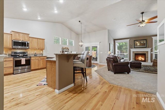 1050 E Legacy View Dr, Meridian, ID 83646