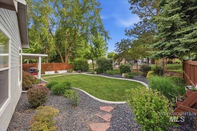 1050 E Legacy View Dr, Meridian, ID 83646