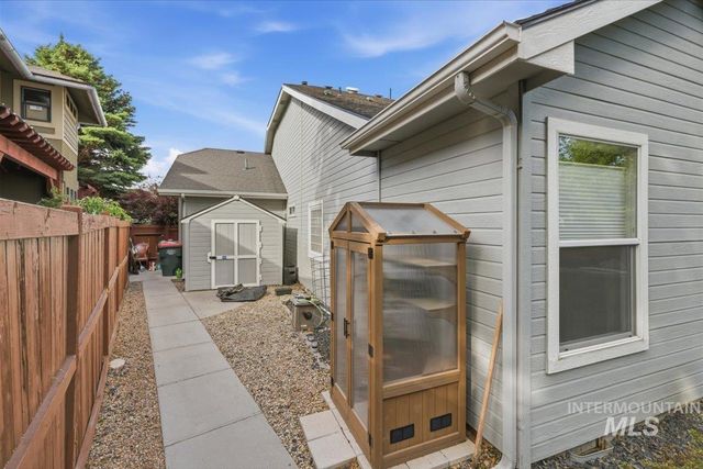 1050 E Legacy View Dr, Meridian, ID 83646