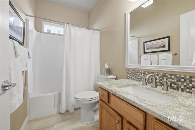 1050 E Legacy View Dr, Meridian, ID 83646