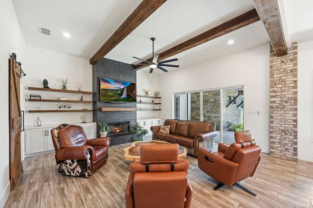 979 Belle Oaks, Bulverde, TX 78163